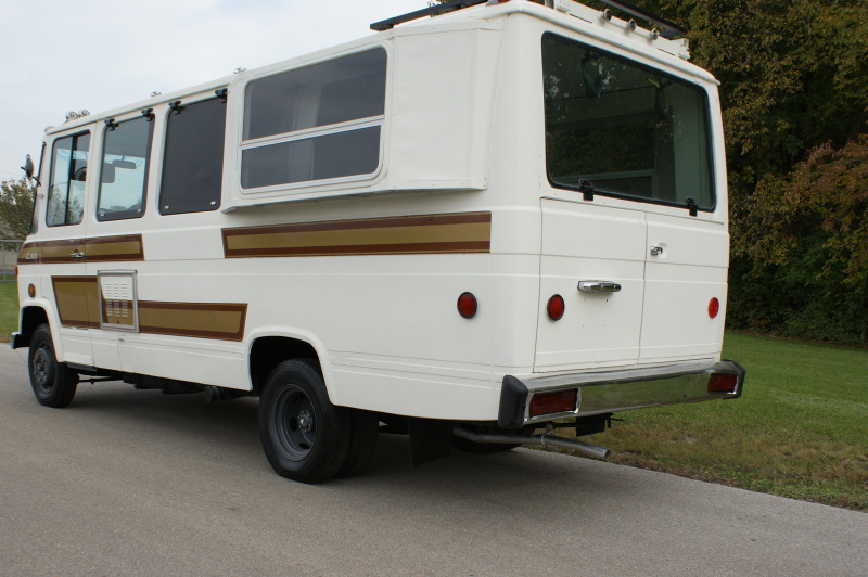 Illustration for article titled eBay Find of the Day: The Ultimate Jalop RV
